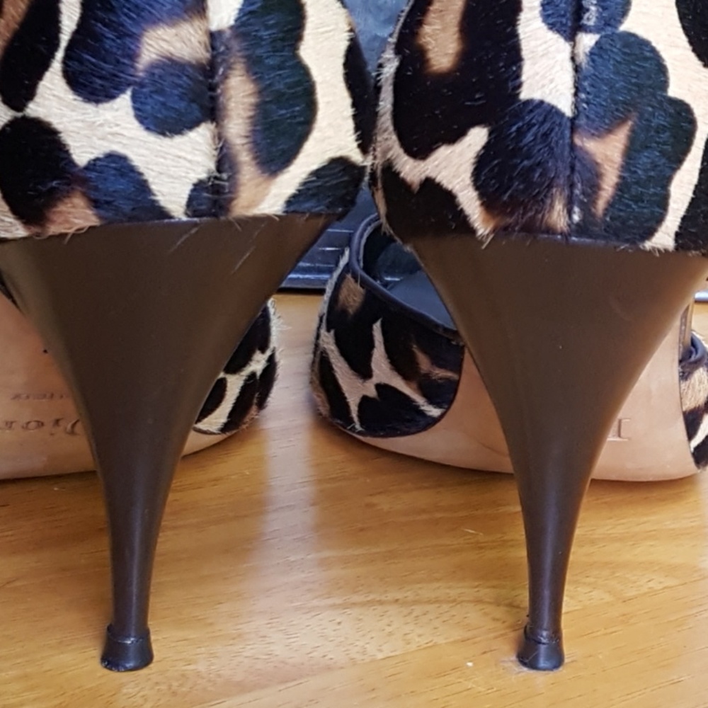 Christian Dior, Leopard Print Pony Hair Pump. - Picture 4 of 5